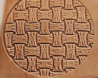 Herramienta de estampado de cuero con diseño de tejido de cesta para proyectos de marroquinería. Estampado de repujado y grabado.