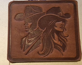 Sello de cuero Delrin personalizado: logotipo grabado con láser para fabricantes de relieve y bajorrelieve.