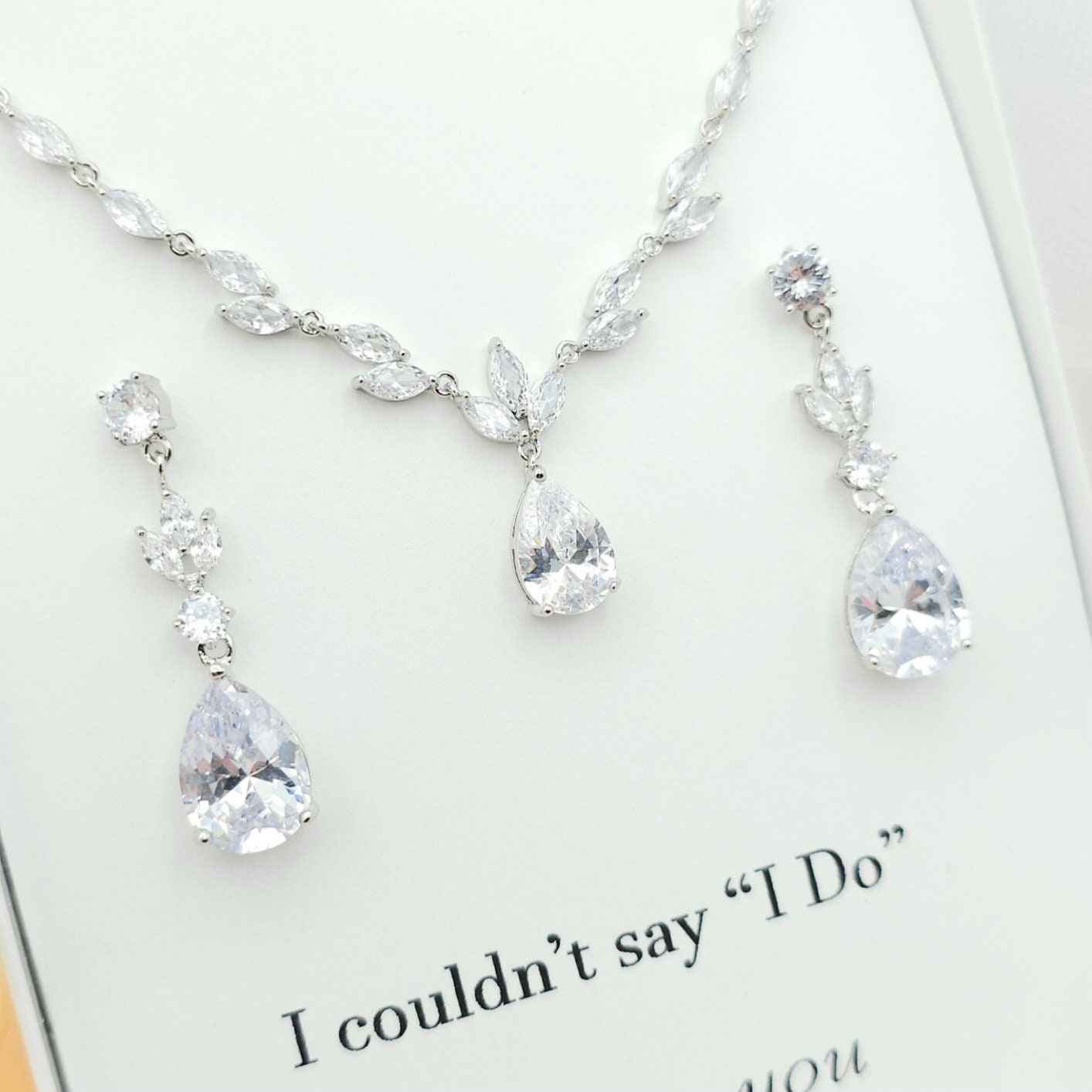Set Di Gioielli Da Sposa In Cristallo Con Collana A V E Orecchini Pendenti – Perfetto Per Matrimoni E Feste Eleganti
