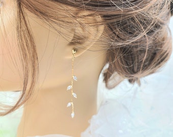 Gold Leaf Tassel Drop Earring.  Gold Slender Leaf tassel Drop Earring. Bridesmaid Earring. Bridal Earring. Tiny Leafs Tassel Earring.