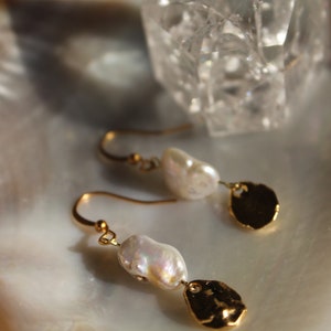 18kt Gold Baroque-Styled Natural Freshwater Pearl Earrings