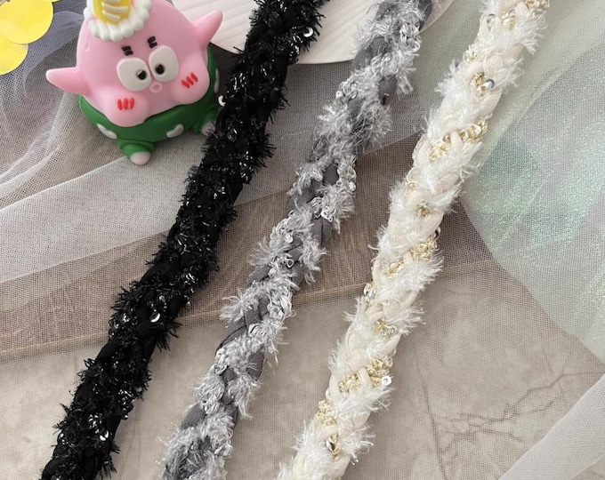 Decorative Lace Trim, Costume Design, Sewing Embellishment (Sold by 1 Yard)