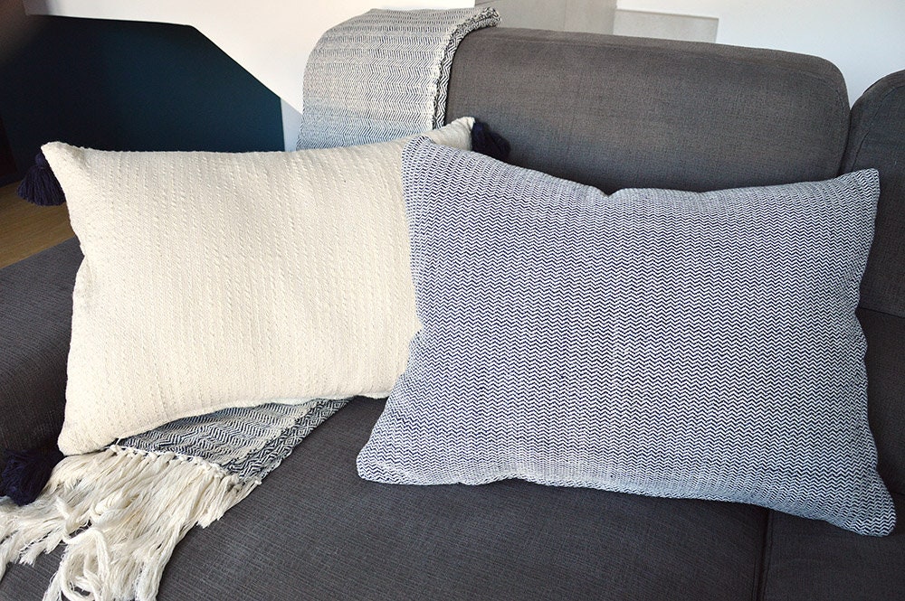 Coussin Bleu Marine Motif Chevron, Rectangulaire 60x40cm, Coton Haute Qualité, 100% Naturel et Tissé