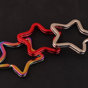 Llaveros de 35 mm en forma de estrella de arco iris/rojo/plata, acero sólido/llaveros en forma de corazón, anillo de salto/anillos divididos para llavero y llaveros de cuero