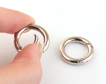 ラッキー スプリング クリップ 18K ローズ ゴールド, オニキス, カーネリアン, マザー オブ パール - ヴァン クリーフ&アーペル -  Van Cleef & Arpels HARFINGTON 8個 スプリング Oリング クリップ メタルスプリングクラスプ キーリング 74.5mm / 3インチ ラウン