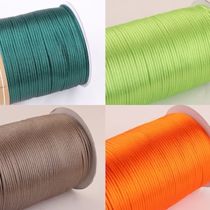 2mm bunte Satin-Nylon-Schnur-Perfekt für verstellbare Halsketten,Chunky-Halsketten-Schnur,Kordel-Bulk-Lager für Makramee,Quaste,Perlen,Rattail-Schnur