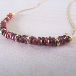 Collier grenat rouge, collier ras de cou grenat forme heishi, en argent sterling ou or rempli d&#39;or 14 carats, collier grenat avec pierre de naissance de janvier.