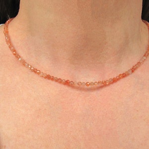 Zonnesteen ketting met 14K goldfilled of sterling zilveren sluiting, ketting met sprankelende edelstenen. afbeelding 5