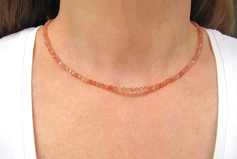 Zonnesteen ketting met 14K goldfilled of sterling zilveren sluiting, ketting met sprankelende edelstenen. afbeelding 5