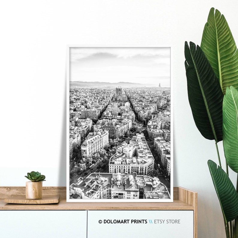 Barcelonas silhuetttryck, svartvitt fotografi av Sagrada Familia (digital nedladdning) bild 5