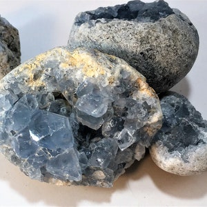 Celestite Crystals, Lift Your Mood & Open You to Embrace New Experiences Comfortably