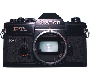 ほぼ新品のブラック Canon FTb QL SLR 35 mm フィルム カメラ +