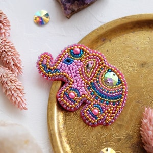 Rosa Elefant Brosche Stickpackung, Set für Perlenstickerei auf natürlicher Kunst Leinwand, DIY Perlen Brosche, Kreativset Rosa Elefantenbaby