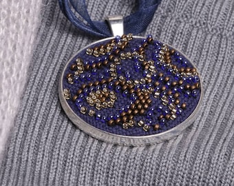 KIT Bead stitch embroidery Blues round pendant, Embroidery Geometric necklace kit, Micro embroidery pendant, Creative pendant kit DIY