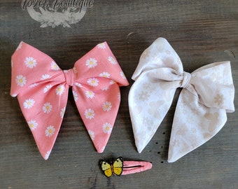 Butterflies and Daisies Bow Collection • Beautiful Daisy Sailor Bow paired w Butterfly Sailor Bow Hairclip • Gorgeous Spring Bow Collection
