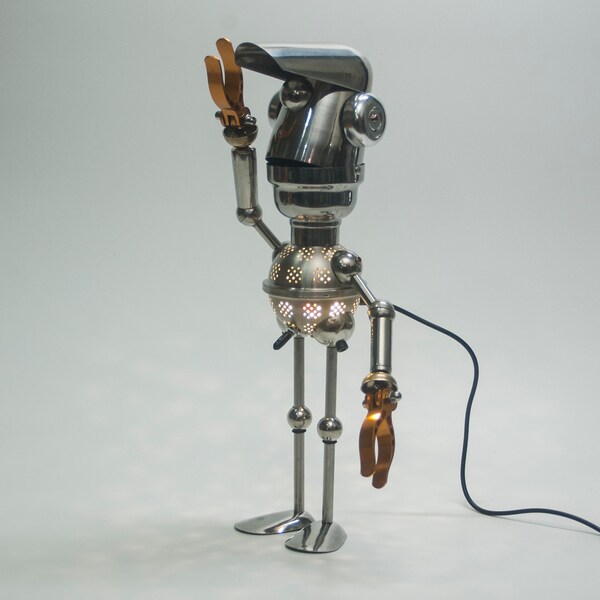 Oggetto trovato robot varistore Lampada - scultura Assemblage Art - Steampunk Robot lampada - Upcycle riciclare