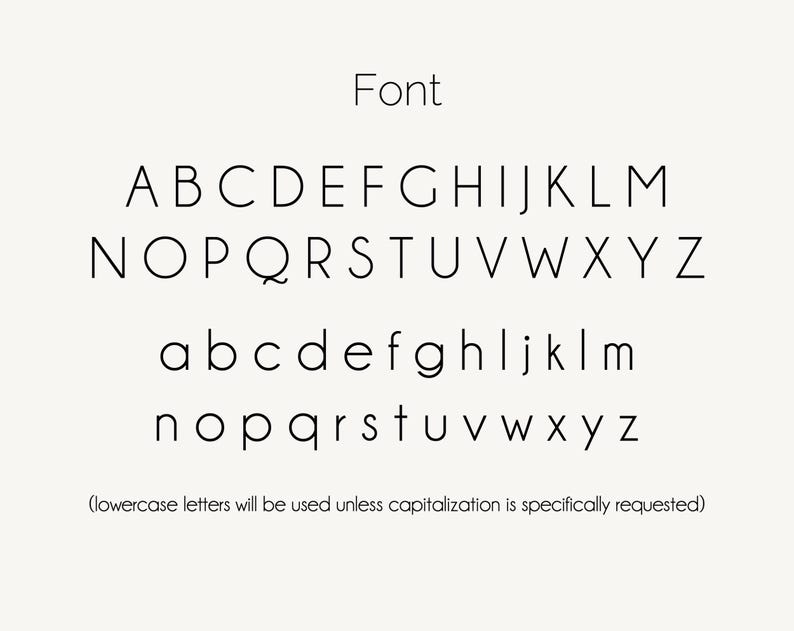Pu&ograve; includere: Un grafico dell'alfabeto di un font che mostra lettere maiuscole e minuscole in uno stile semplice e moderno. Le lettere sono tutte nere e sono su uno sfondo bianco.