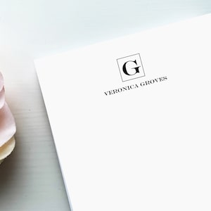Prosty spersonalizowany notatnik z monogramem | Niestandardowy notatnik rodzinny z imieniem | Neutralna nowoczesna czcionka Osobisty notatnik z listą rzeczy do zrobienia | Notatnik dla mężczyzny