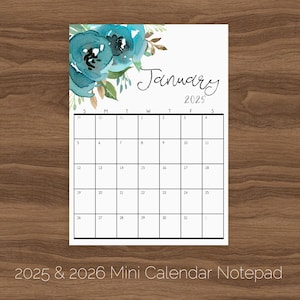 Mini bloc de notas con calendario, calendario magnético de 5 x 7 pulgadas para refrigerador, calendario de escritorio con flores azules 2025, planificador de calendario pequeño con flores de acuarela para escritorio