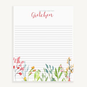 Puede incluir: Un bloc de notas con l&iacute;neas y un borde floral. La parte superior del bloc de notas dice "Just a little note from Gretchen".