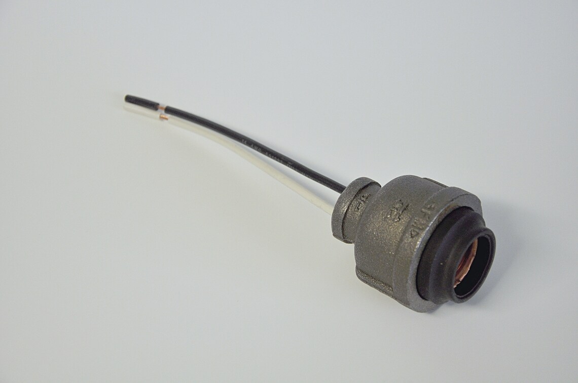 Industrial Pipe Lamp Socket 1/2 and 3/4 120 250 Etsy