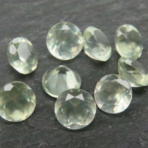 Großhandel Natürlicher Prehnit Facettierte Runde Lose kalibrierte Schmuck Edelstein 5,6,7,8,9,10,11,12,13,14,15,16,17,18,19,20 mm