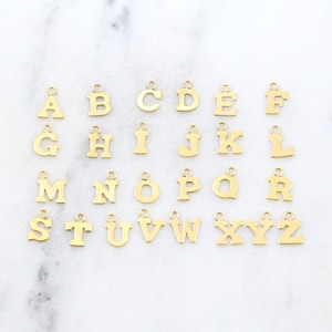 Dije de letra inicial en bloque bañado en oro, colgante pequeño personalizado, dije del alfabeto A-Z