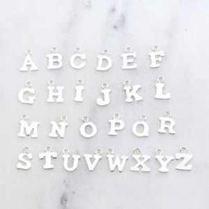 Pendentif alphabet de A à Z en argent sterling, petit pendentif personnalisé minuscule, lettre majuscule