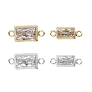 Puede incluir: Cuatro conectores de piedras preciosas rectangulares. Dos son dorados con piedras preciosas rectangulares transparentes. Los otros dos son plateados con piedras preciosas rectangulares transparentes. Cada conector tiene un lazo en cada extremo.