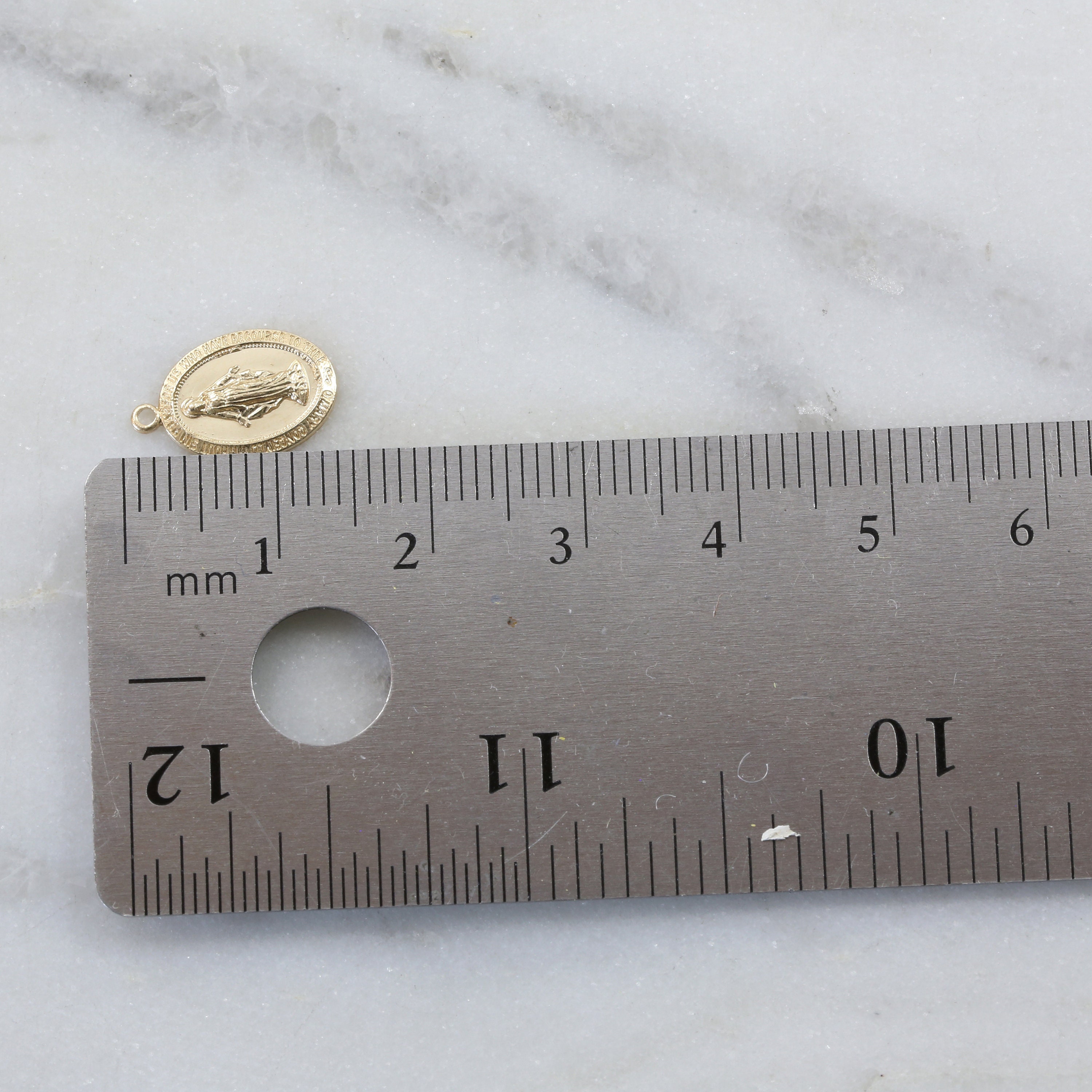 UNICRAFTALE 10Stk Gold Oval Jungfrau Maria Charms 304