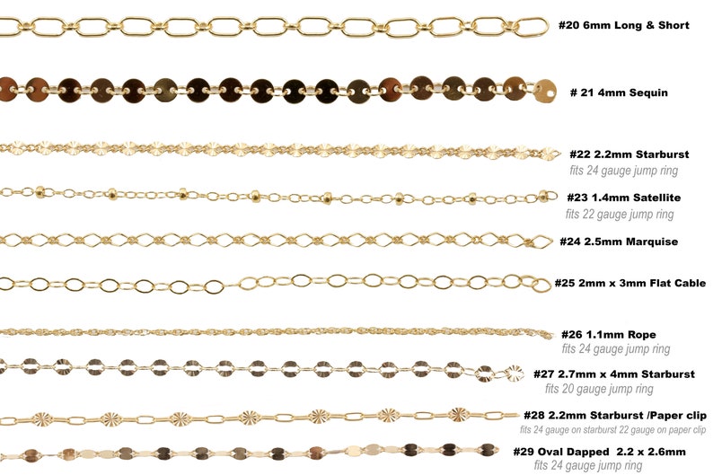 Peut inclure: Une collection de cha&icirc;nes de bijoux dor&eacute;es, comprenant divers styles tels que sequin, starburst, satellite et c&acirc;ble plat. Chaque cha&icirc;ne est &eacute;tiquet&eacute;e avec sa taille et sa description de style, comme "6mm Long & Short" et "4mm Sequin."