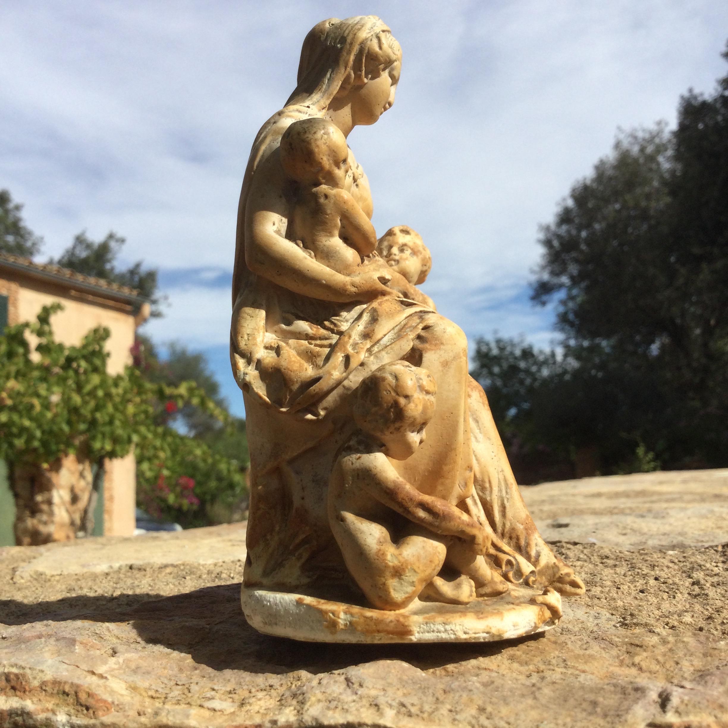 アンティークの海泡石像、聖母マリアとイエス、ヨハネの天使像。1800