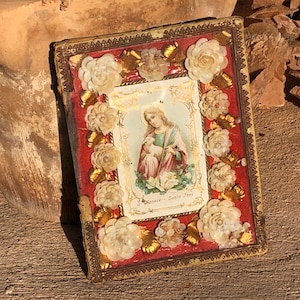 Diorama de conchas de relicário antigo raro dos anos 1800. Santa Inês de Roma. Agnese Inês. Canivete. Trabalho de convento de mosteiro francês. Santa padroeira das meninas