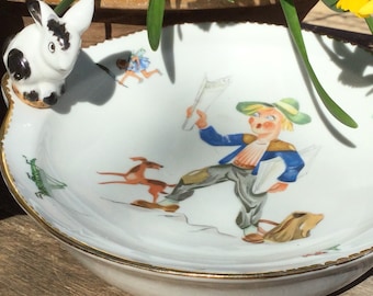 Vintage Porcelain Baby&#39;s Warming Dish. Bunny Rabbit Stopper. Egg Bowl. Easter Gift. Kitchen Collectible. Spanish Hispania. Baby Mash Plate.