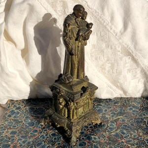 Antyczna metalowa figurka św. Antoniego i Jezusa. Francuski początek lat 1900. 6 cali. Franciszkański. Patron ubogich, marynarzy, księży. Dar religijny.