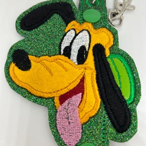 Portachiavi con cordino, orecchio, porta occhiali da sole, ispirato a Disney Pluto, ricamato su misura