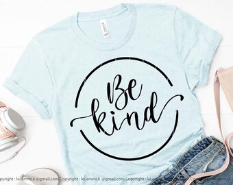 letras à mão be kind svg para cricut e silhouette cameo, comercial grátis para camisa, decalque, impressões de arte de parede, estêncil, vinil termocolante etc.