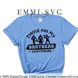 esos son mis hermanos ahí afuera svg, hermano de fútbol svg, hermana de fútbol svg, familia de fútbol svg, camiseta de porristas de fútbol, fanático más grande svg