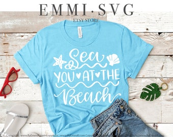 Peut inclure: Téléchargement numérique d'un fichier SVG noir et blanc avec le texte "Sea You At The Beach" avec une étoile de mer, une coquille et des lignes ondulées.
