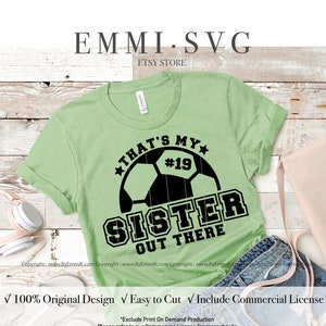 das ist meine Schwester da draußen svg, Fußball Schwester svg, Fußball Bruder svg, Fußballtrikot, jubeln Schwester, jubeln Bruder, laut stolze Schwester svg