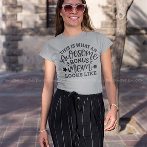 May include: A grey t-shirt with black text that reads "This is what an awesome bonus mom looks like".