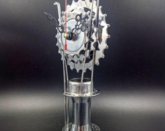 Reloj de bicicleta hecho a mano: decoración steampunk con piezas de bicicleta recicladas