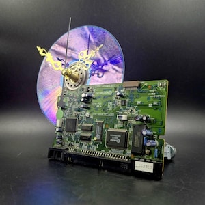 Computer clock,  Secondary computer board, Gift geek, Office clock, Handmade clock, Recycled computer, Creative gift man