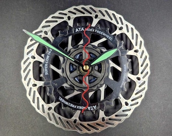 Reloj con piezas de bicicleta recicladas: Decoración ciclista Steampunk