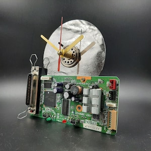 Recycle computer clock, Unique desk clock, Handmade clock, Office desk accessory, Tech accessory, Computer clock, CD clock, Steampunk clock