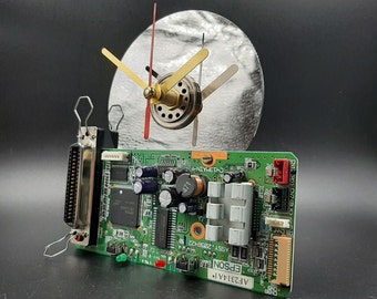 Relógio de computador reciclado: decoração de mesa steampunk feita à mão