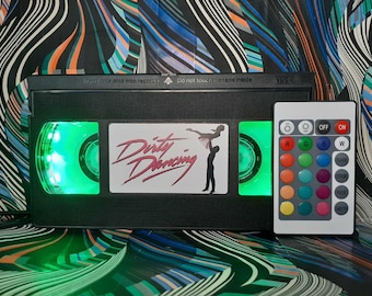 Lampe de cinéma rétro VHS : décoration des années 80 recyclée avec télécommande