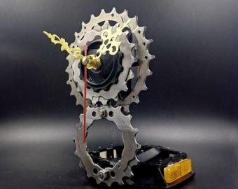Reloj de engranajes de bicicleta reciclados: decoración de escritorio steampunk hecha a mano