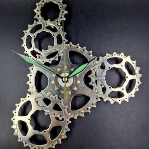 Bike clock, Wall Clock, Bike gear clock, Cyclist gift ,Boyfriend gift, Handmade clock, Recycled Bike, Gear clock, Steampunk decor