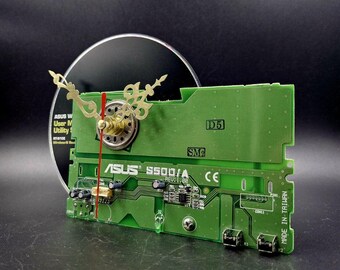 Reloj con piezas de ordenador recicladas: decoración de escritorio para geeks, regalo tecnológico